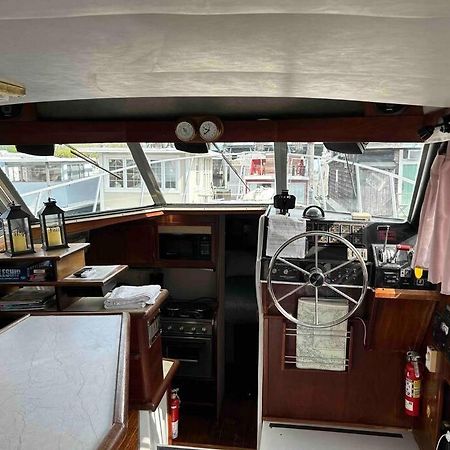 Waterfront 32' Bayliner Yacht Hotel Providence Buitenkant foto