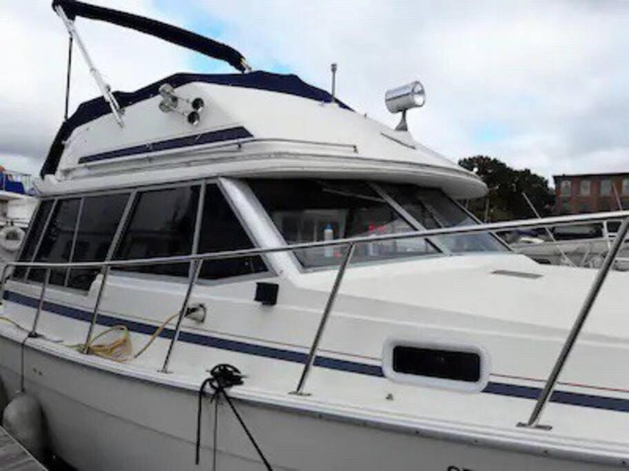 Waterfront 32' Bayliner Yacht Hotel Providence Buitenkant foto