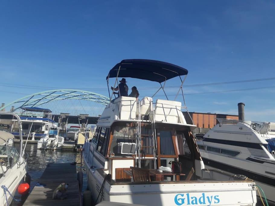 Waterfront 32' Bayliner Yacht Hotel Providence Buitenkant foto