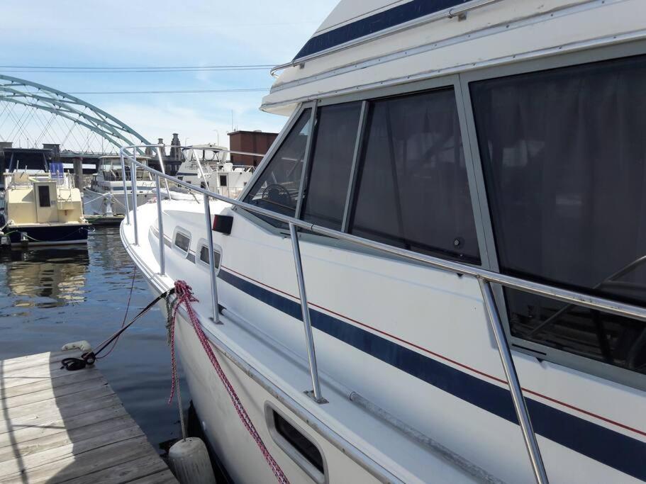 Waterfront 32' Bayliner Yacht Hotel Providence Buitenkant foto
