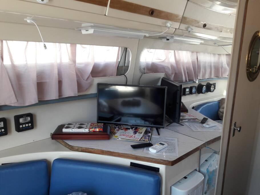 Waterfront 32' Bayliner Yacht Hotel Providence Buitenkant foto