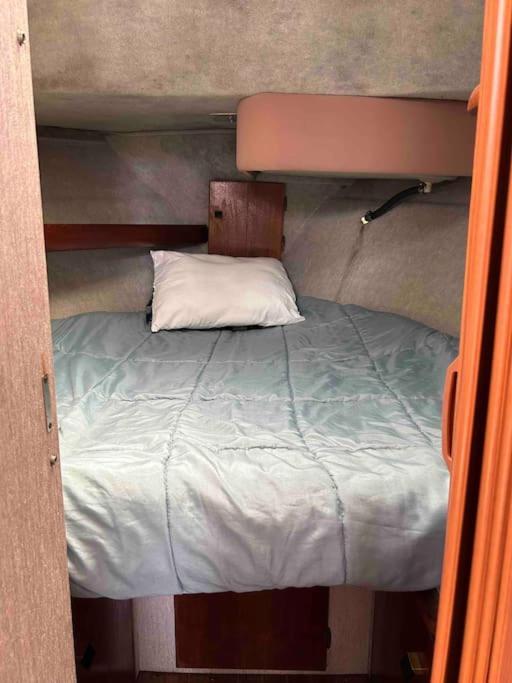 Waterfront 32' Bayliner Yacht Hotel Providence Buitenkant foto