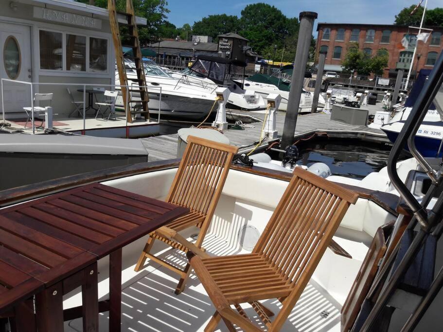 Waterfront 32' Bayliner Yacht Hotel Providence Buitenkant foto