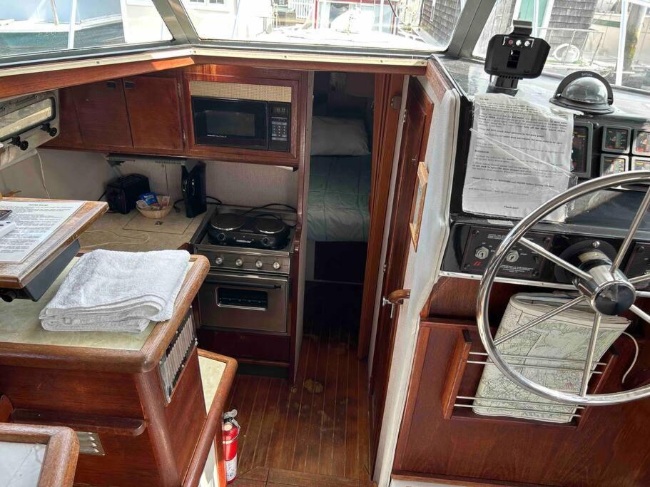 Waterfront 32' Bayliner Yacht Hotel Providence Buitenkant foto